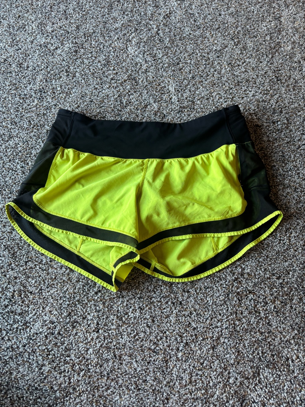 Lululemon Speed Short Size 8 Neon Yellow Black Running